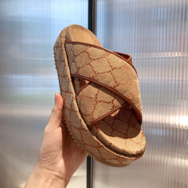 

Luxury Multicolor Platform Sandal Flat Slides Designer Sandals Embroidery Printing Beige Brick Denim Thick Bottom Slippers Summer Beach Shoes 001, Socks