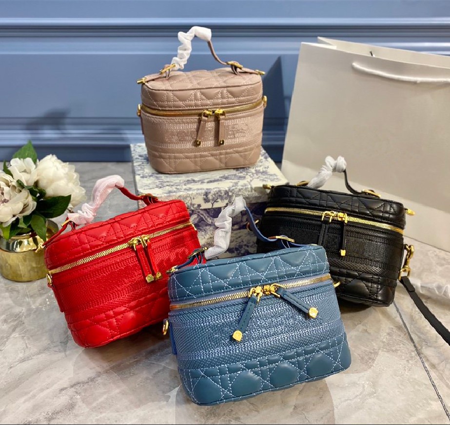 

Fashion Women Cosmetic Bag Designers Luxurys Premium Diamond Embroidered Handbag High Quality Multipurpose Travel Bag 4 Colors Wholesale