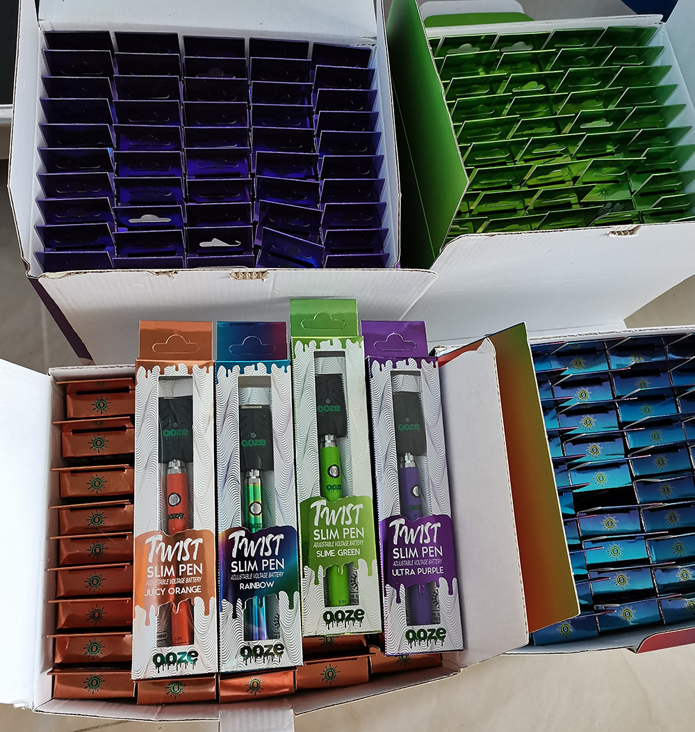 

OOZE Twist Battery Slim Pen Cartridge Battery 320mAh 510 Thread Slim Pen batteries Bottom Twist Adjustable Voltage 3.3V-4.8V with USB Charger