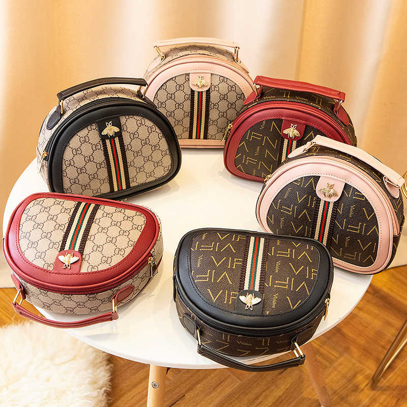 

Fashion 2020 Summer New Pu Women's Printing Portable Single Shoulder Cross Mobile Phone Semi Round Bag, Wine red (gd)