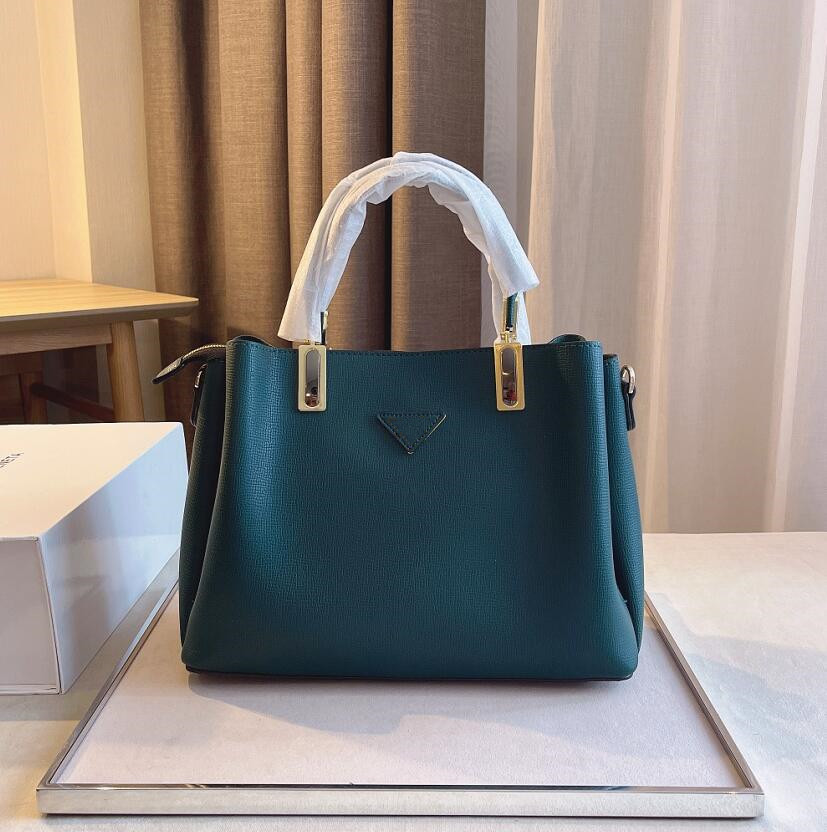 

2021 Lychee pattern microfiber leather bag Fine workmanship high-quality large-capacity handbag Classic luxury triangle emblem women's bags