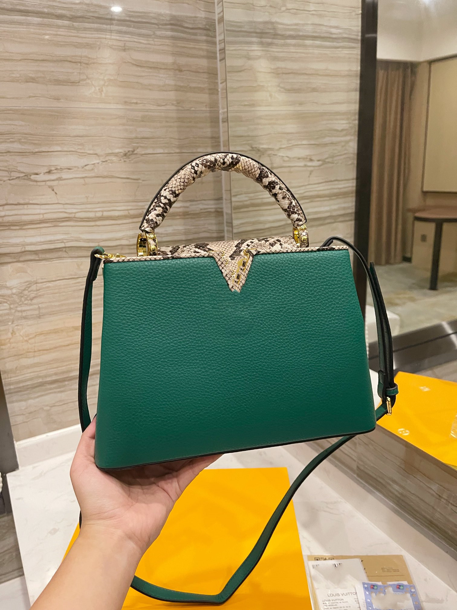 

2021 new luxury designer Capucines series shoulder bag messenger bag high quality premium supplier fashion handbag handbag lady classic lett