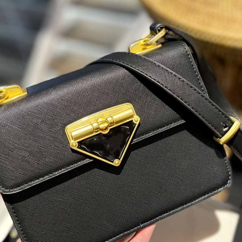 

Fashion Smooth Zipper Mini Backpack bags Genuine leather children backpacks women Brown printing bag, 0.01