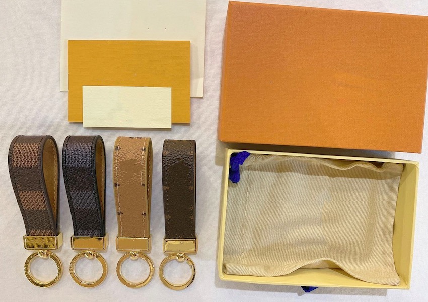 

With box Fashion Key Buckle Car Keychain Handmade Leather Keychains Men Women Bag Pendant Accessories 10 Color, Slivery;golden