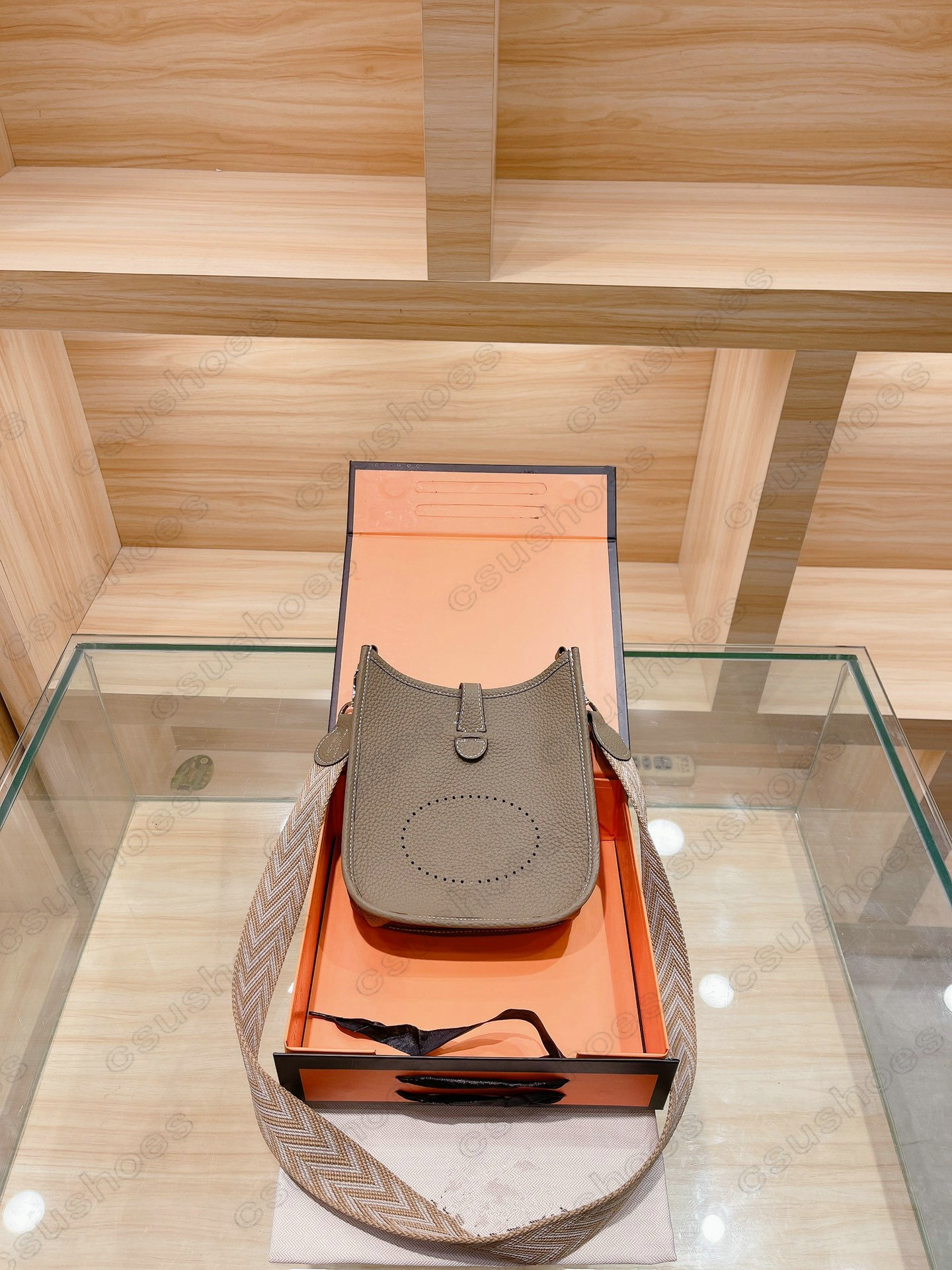 

Womens Evelyn Bucket Clutch Bags Ladies Horse Purses Classic Letter Logo Leather Handbags Hollow Out Messenger Shoulder Handbag Designers Crossbody Bags, No bag