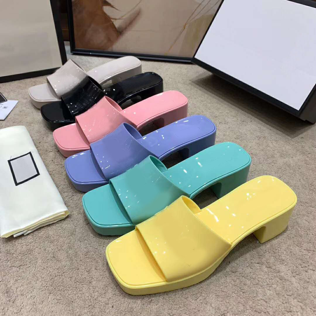 

Women Slippers Thick Bottom Sandals Chunky Rubber Slides Platform Alphabet Lady Slipper Bright leather Heel Sandal Fashion Beach Shoes, Color 2
