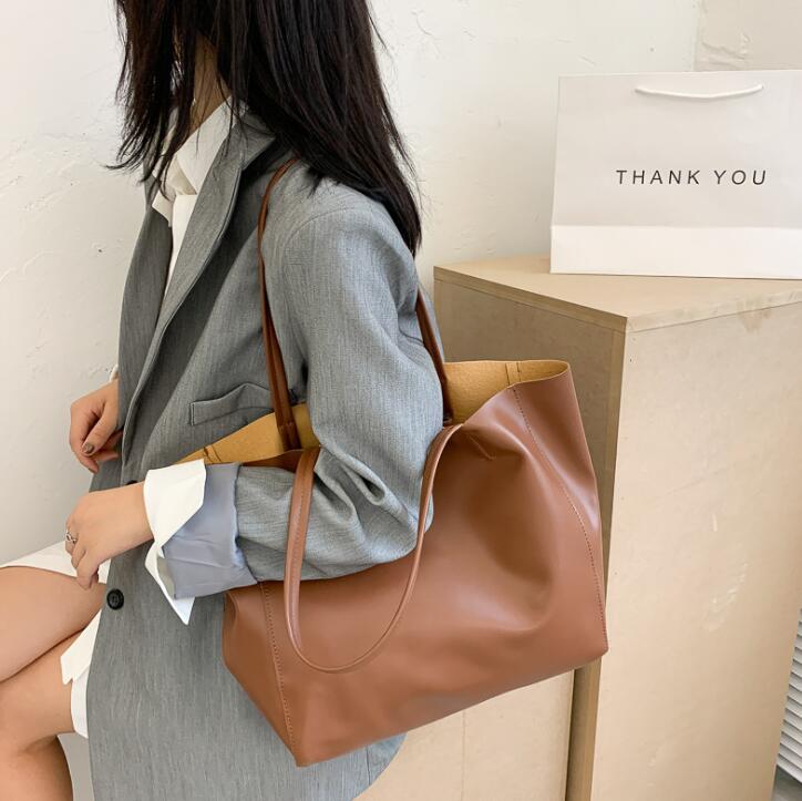 

vening Bags Arrival Women's Le Cagole Small Shoulder Bag Design Pleated Saddle Cross Body Messenger With Coin Purse Handbag, Customize