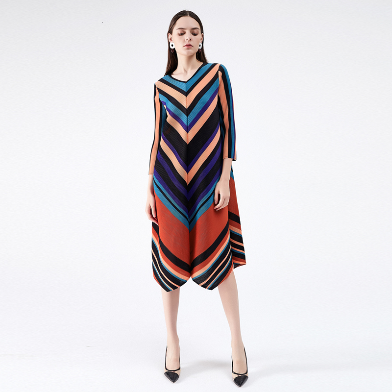 

2021 New Tan Spring Women Rhombus Symmetrical Patterned Pleated Slim Strong Color Impact Hobo Goth 5226 18cd, Photo color1