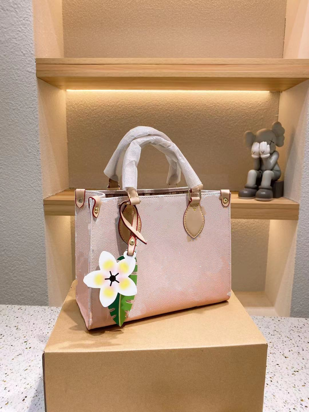 

New High Quality Women's Versatile Gradient Tote Bag with Straps Fashion ONTHEGO Handbag Genuine Leather Shoulder Bag More Colors Lady Crossbody Bag M57641 M57639, Blue