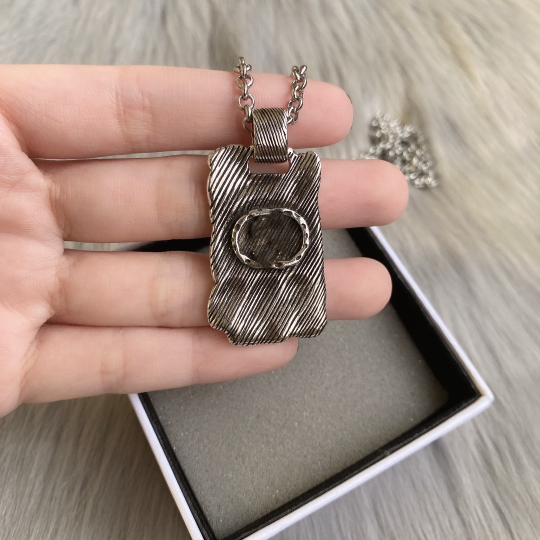 

Top Luxury Design Products Brass Silver Necklace for Woaman Alloy Necklace Top Quality Vintage Necklace Fashion Jewelry Supply