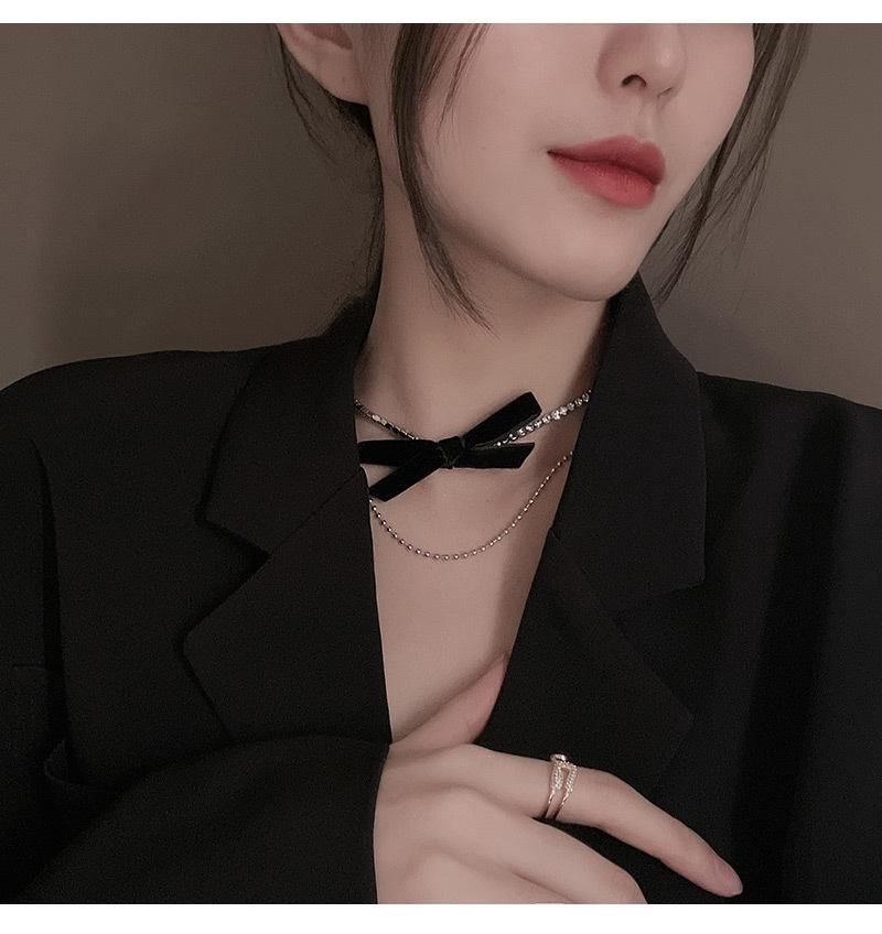 

Chokers Fashion Butterfly Full Double Layer Titanium Steel Necklace Female Design Feeling Net Red With The Sweater Clavicle Chain