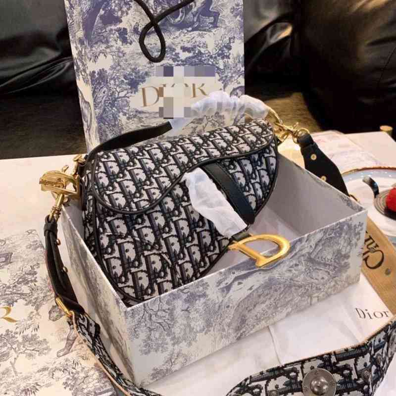 

Christian Designer Bags New Saddle Bags, Shoulder Bag, Shoulder Bag, Tiktok, and Red Star., Reading-25.20.7