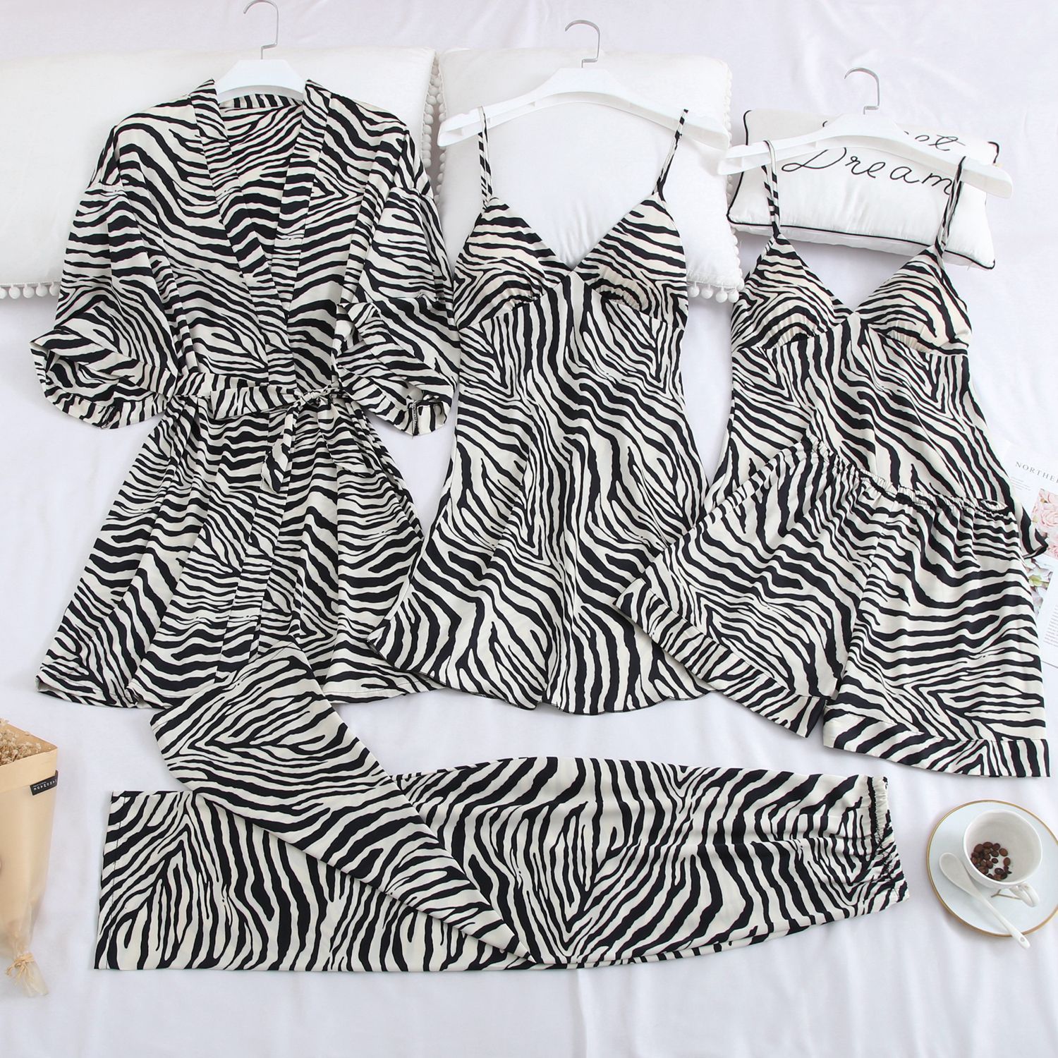 

Zebra Prints Women's 5pcs Pajamas Sexy V-neck-slashed Upstairs Beeping Occasional Nightwear Bra From to House H5r3, Zebra pattern