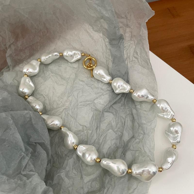 

Chokers Imitation Baroque Pearl Short Necklace Gold-plated European And American French Retro Fashionable