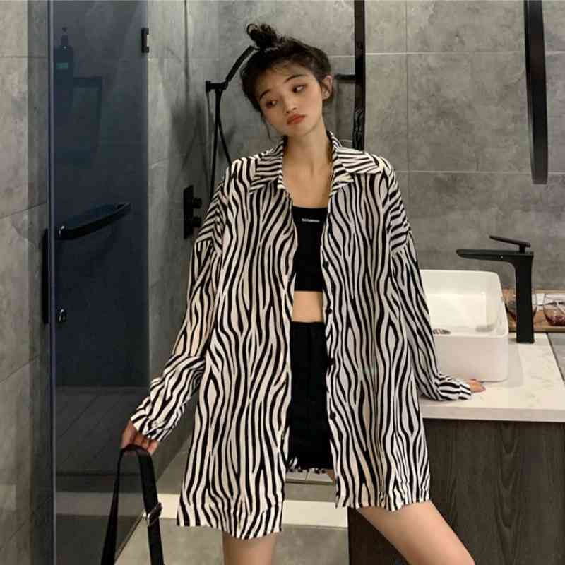 

WERUERUYU loose Korean clothes Zebra pattern off shoulder Women's Clothing tops fashion brand summer Sunscreen shirts 210608, Navy blue