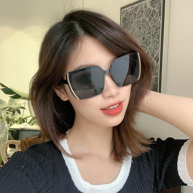 

Sunglasses QPeClou 2021 Fashion Oversized Square Women Brand Designer Vintage Big Frame Sun Glasses Men Driving Shades