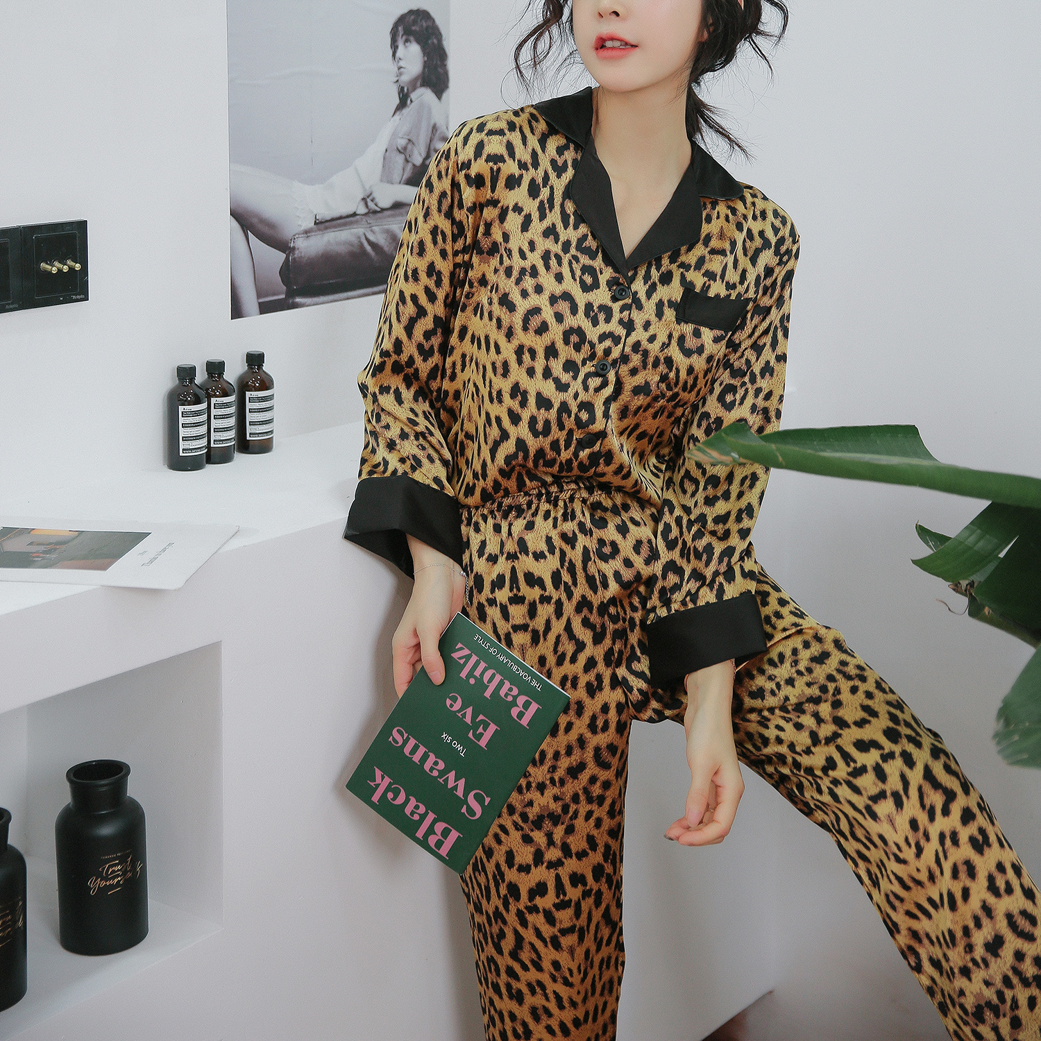 

Women 2pcs Paige a Coincidence Housewife Suit Is Full Shavings Gkdu, Leopard