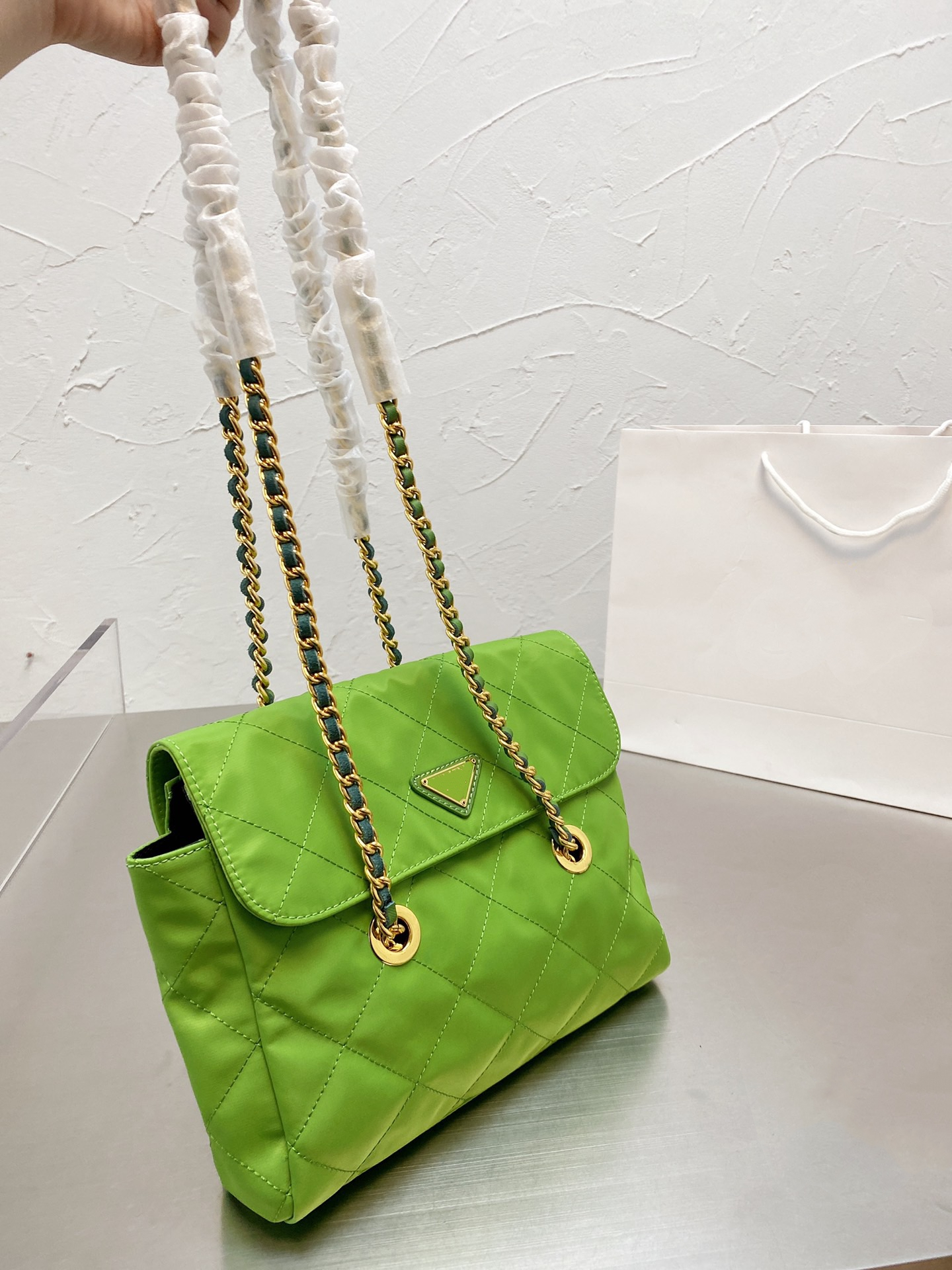 

Designer Luxury Shoulder Bags Top Quality Nylon Gold Chain Handbags Vintage Purse with logo 28x23cm, Extra