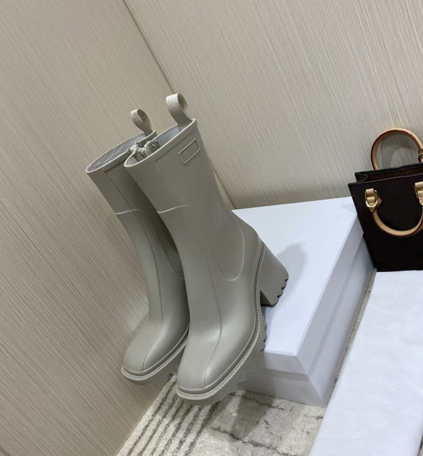 

2021 high quality women's boots fashion soft PVC slide zipper bare boot thick heel 6cm show party rain shoes luxury box 35-40, Black