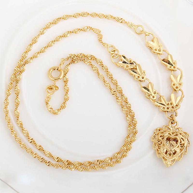 

Chains Lady Girl Women Fashion Hollowed-out Heart-shaped Carved Gold Plated Pendant Necklace Sweater Chain Gift Chic Appearance