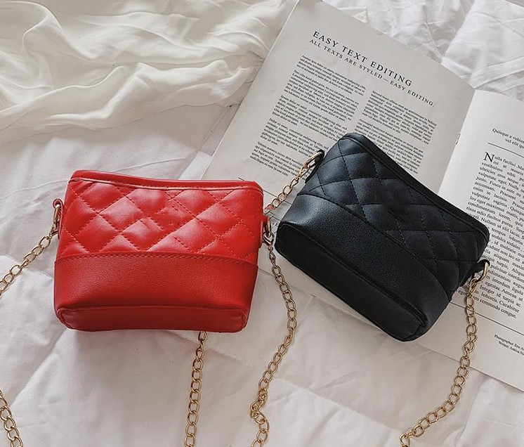 

desginer kids handbags fashion baby girls letter rhombus princess change purse children PU chain casual messenger bags women mini wallet F594, Black