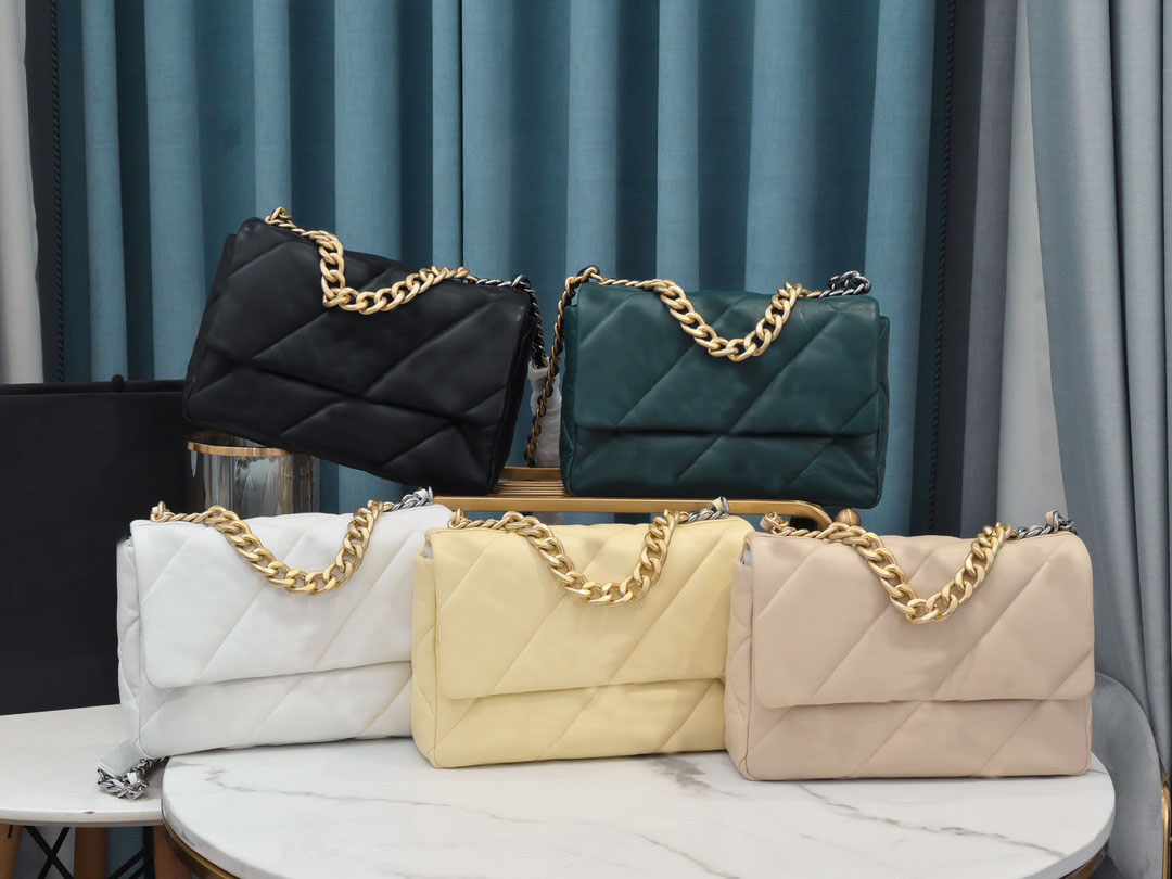 

Women Fashion Bag Famous Brand Designer Shoulder womenBag One-shoulder super soft sheepskin Bags Ladies Large-capacity gold chain Womens Messenger menBag 05, Gift bag with box dust bag