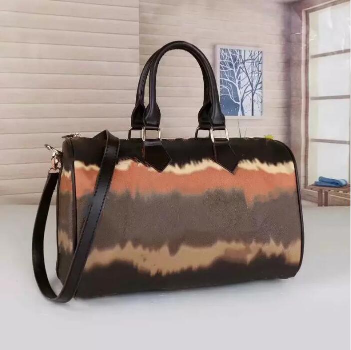 2022 Gradient de haute qualité Couleur Fashion Grosse fleur Hommes Femmes Sac de voyage Cuir Duffle Bagage Sacs à main Grande capacité Sport 33cm
