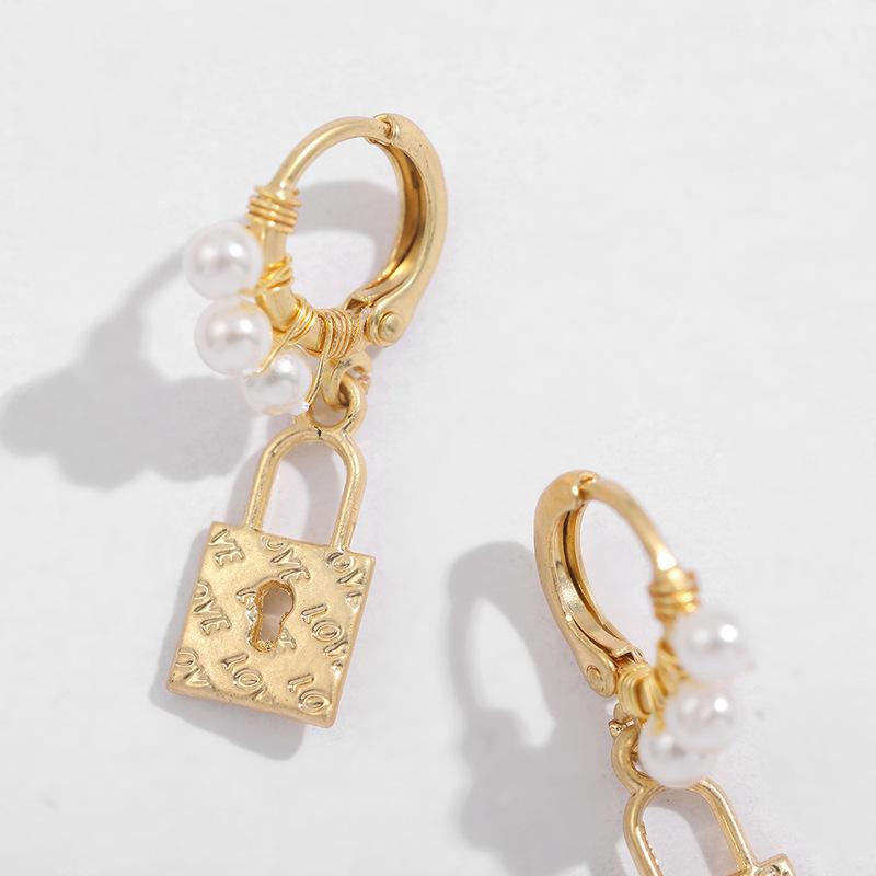 

Hoop & Huggie ALLME Simple Gold Color Lock Pendant Earring For Women Metal Alloy Key Simulated Pearls Earrings Temperament Jewelry