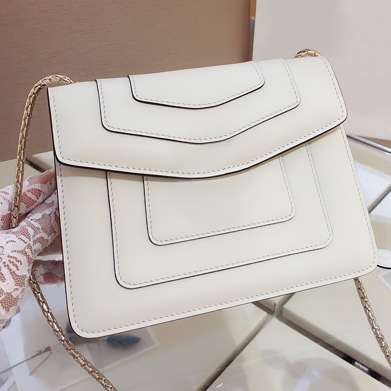 

The new series fashion bags 61879089 Made of agate white calfskin Generous and elegant intellectual Joker is The charm and attractive bags
