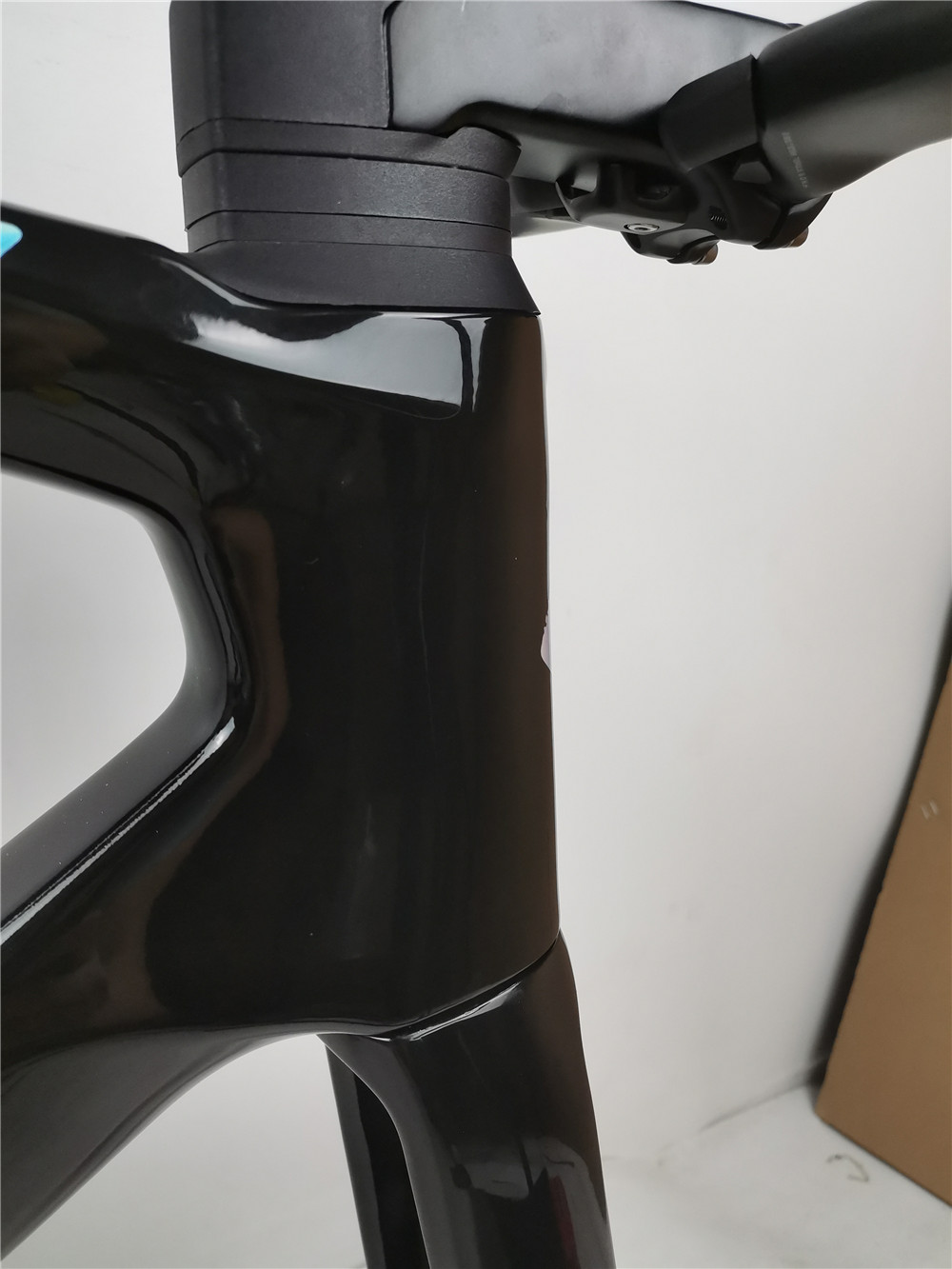 

2021 New carbon road disc bike frame suitable for Di2 UD glossy colorful logo carbon bike frame bicycle frameset fast delivery, Black