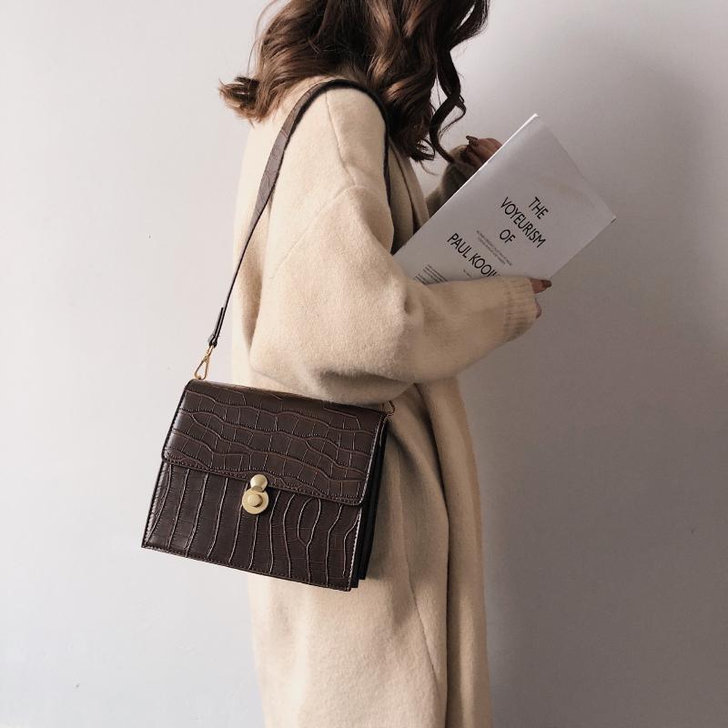 

Retro Alligator Pattern The Shoulder Bag Fashion PU Leather Wide Shoulder Strap Ladies Soft Leather Crossbody Bag Sac Femme Luxe, Black