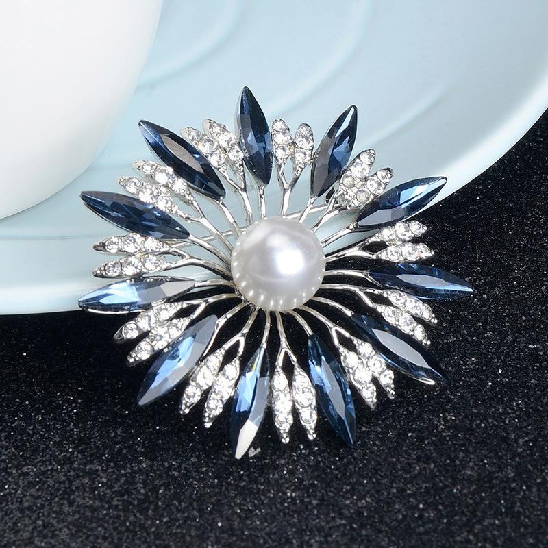 

Pins, Brooches Crystal Sunflower For Woman Party Wedding Alloy Corsage Pin Scarf Accessories Brooch Gift, Gray