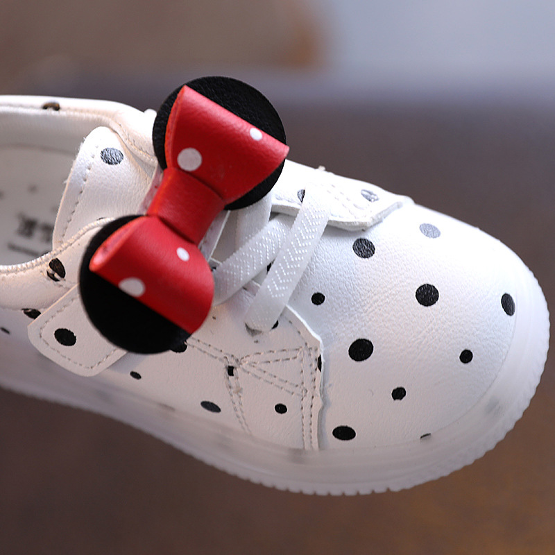 

Size 21-30 Baby LED Shoes for Girls Anti-slippery Luminous Sneakers Breathable Glowing Casual Sneakers Girls Led Light Up Shoes, Black