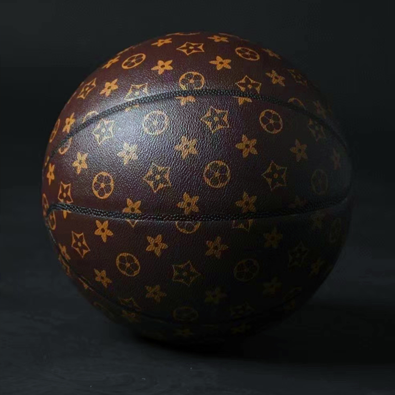 

Spalding L . V leather Basketball 24K Black Mamba Merch ball Commemorative edition PU game