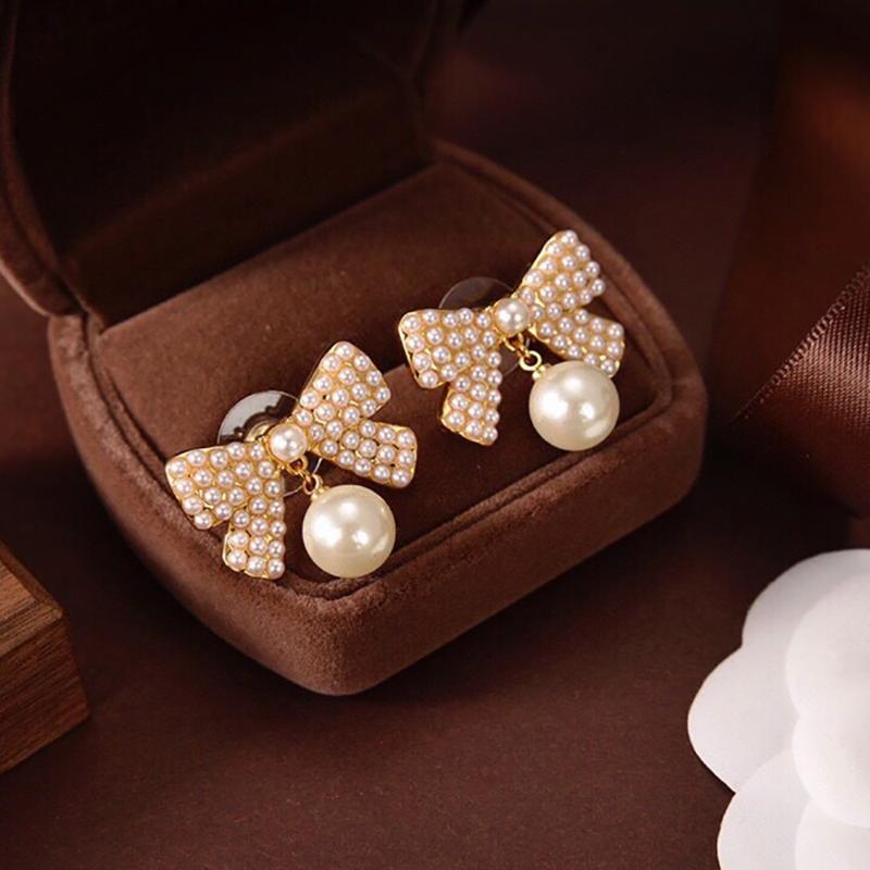 

Stud Brand Woman Jewelry Ladies Pearl Bow Earring Classical Style Fashion Luxury Black Earrings Wedding Winter