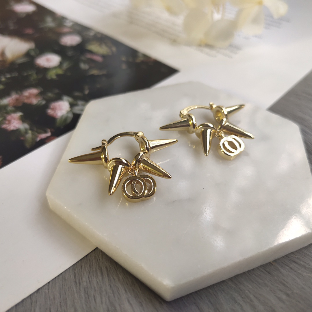 

Classic Stud, noble retro luxury earrings, high-quality men's and women's jewelry, personalized luxury original brand
