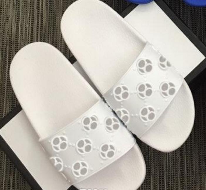 

Designer classical hole rubber slippers sandals men's and women's slippers fashion beach shoes flat non-slip slippers, Black