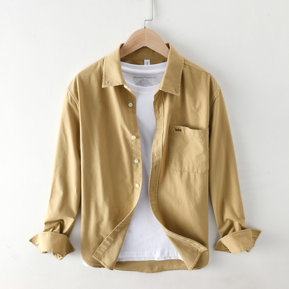

2021 New Top Button Shirt for Man Long Sleeve Crown Embroidered Turn-down Collar Vintage Clothes 8elh, Khaki.