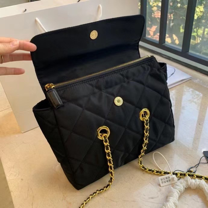 

Classic shopping tote Chain Bag Black Vintage style Beach Travel Case Women Wash Cosmetic Makeup Storage with dust packing, Black;red