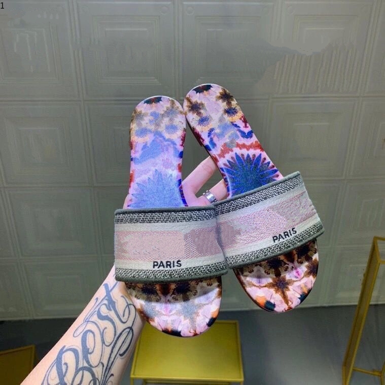 

2021Women Sandals Slippers Embroidery Sandal Floral Brocade Flip Flops Striped Beach Genuine Leather Dazzle Flowers Slipper KOP002