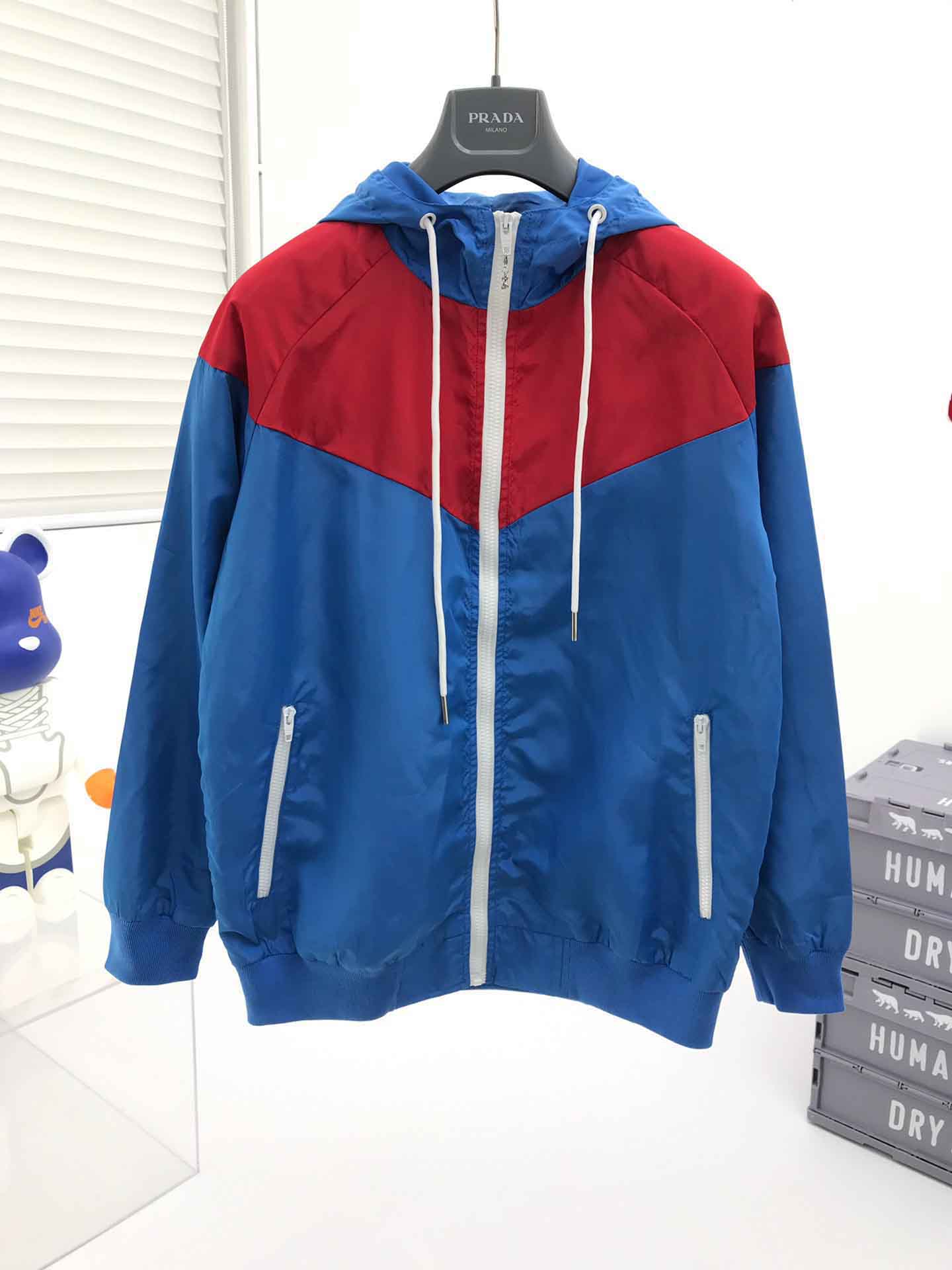 

2021ss Sea Newspaper Printing Series, Peugeot Saddle Pocket with Silver Hardware Accessories Balencaiga Jacket Customized Organza, Black