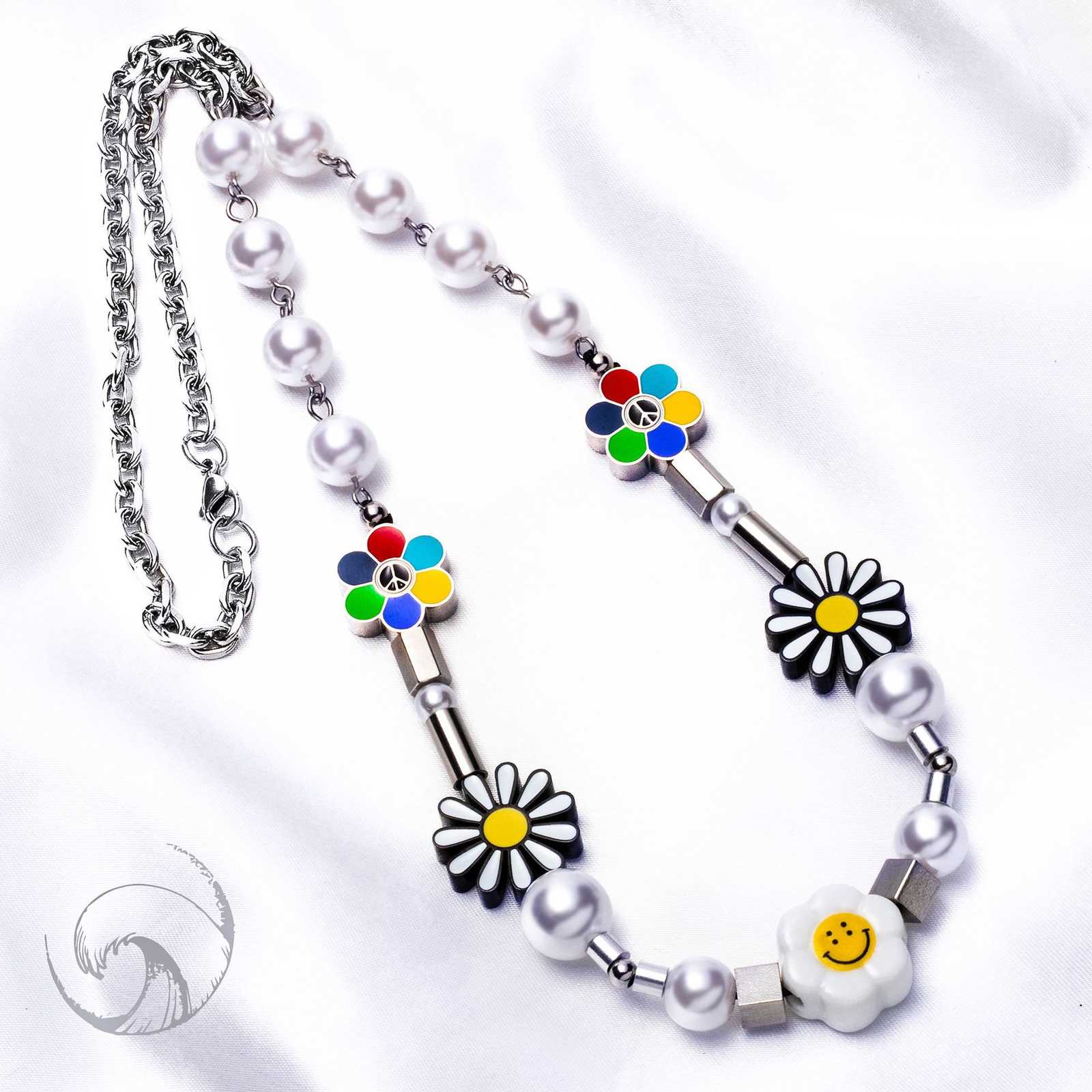 

New silver salute Daisy anti war smile sunflower Pearl Necklace