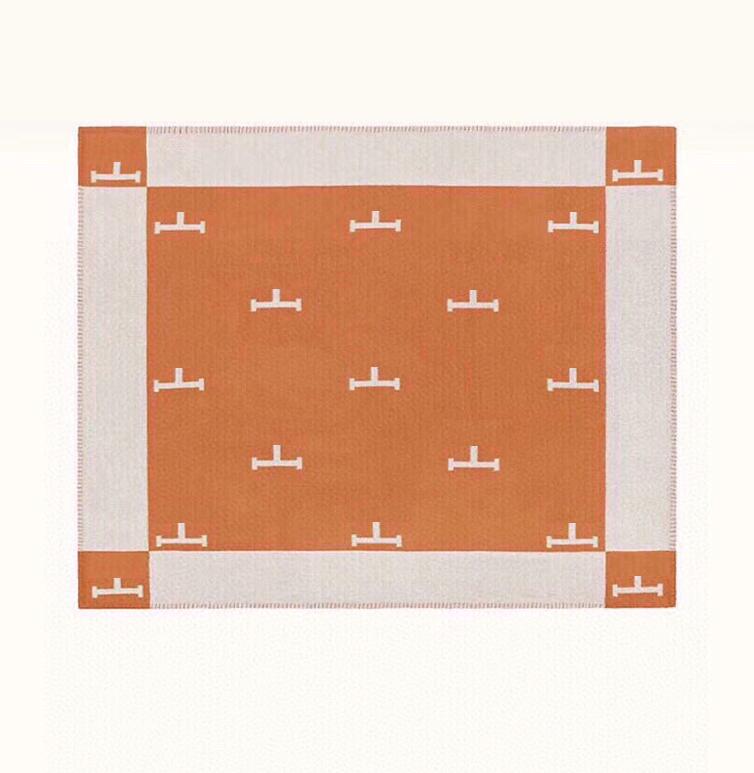 

Lightweight Warm Blanket Brand Shawl for Air-conditioned Rooms Winter Blankets 135*165cm Designer Scarf 5 Colors 71112A