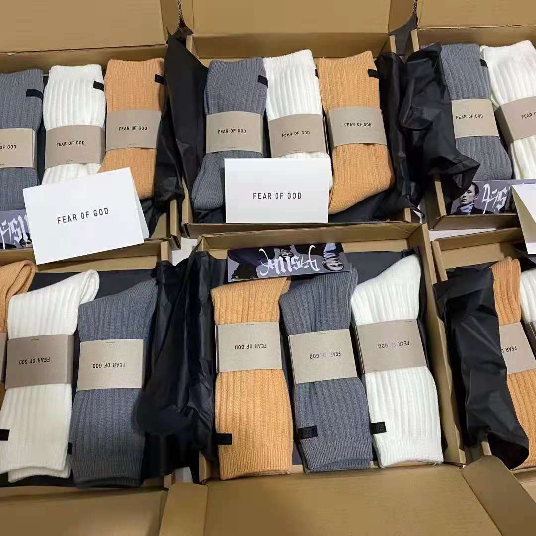 With box FEAR OF GOD ESSENTIALS FOG 7TH 7th season main line jerry the same style of men and women couples knitted high street long socks-image-707784173