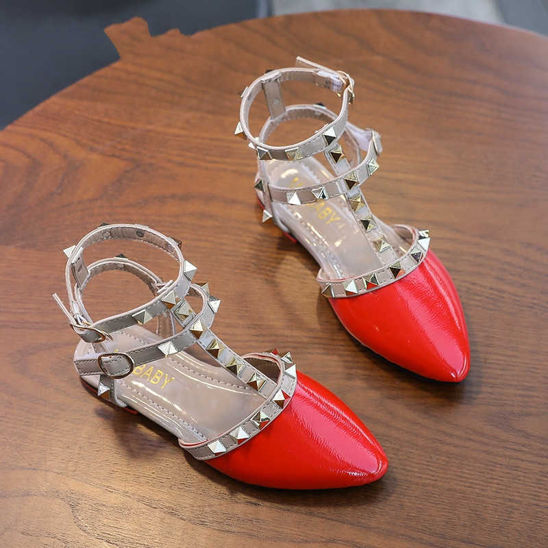 Topselling filles sandales romaines Summer nouveau enfants coréen style coréen perforé soft unique princesse chaussures Baotou