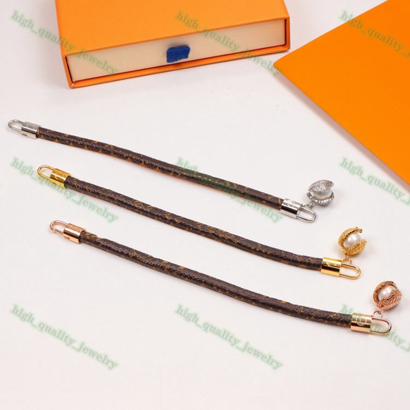 

2021 luxury bracelet jewelry women leather designer braceltes with gold brand logo on it high-end elegant four leaf flowers pattern couple