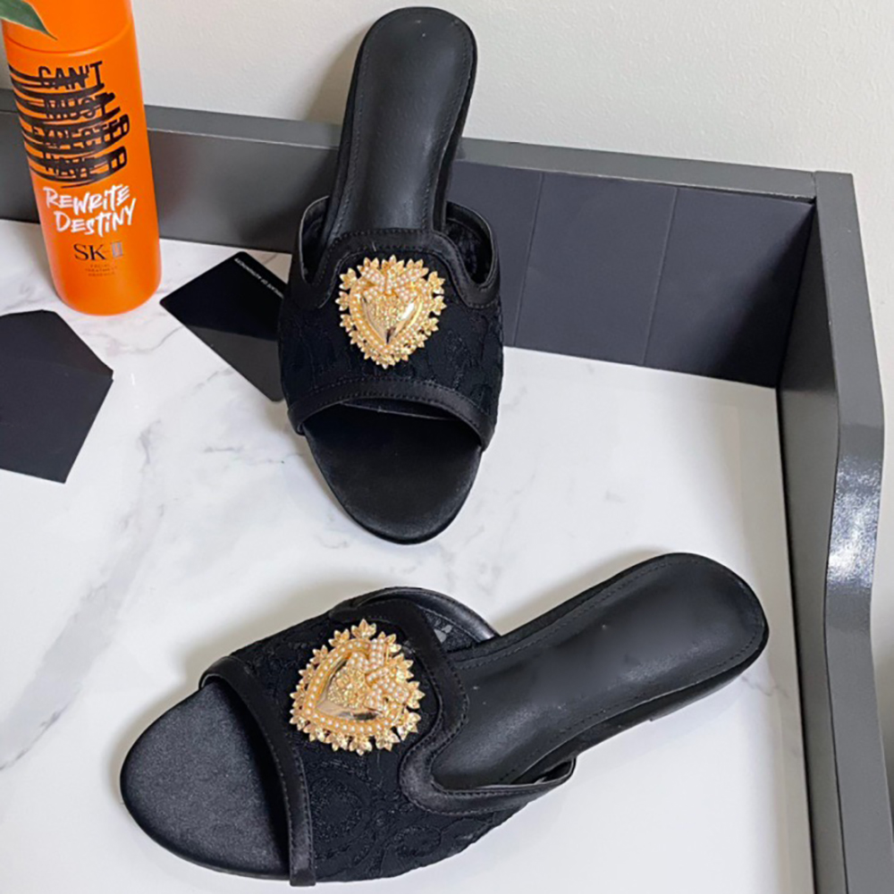 

Women Lace Slippers flat flip flops Luxury Designer Black Sandals Metal Sunflower Flower Sheepskin Footpads Eighteen Colours With Box Size35-42, #19