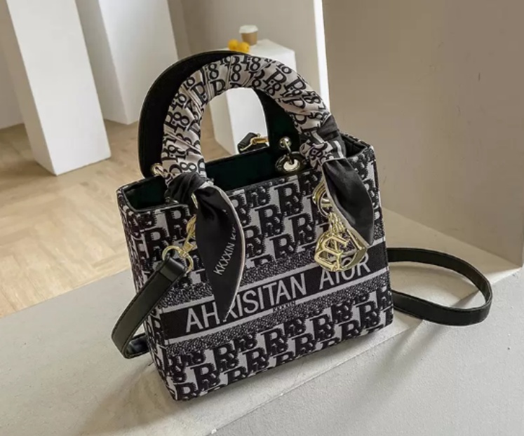 

Women Shoulder Bag Luxury Handbags 2022 New Womens Hand Embroidery Princess Net Red Fashion Trend Letter Messenger Bag Design Handbag Bags, Whatsapp