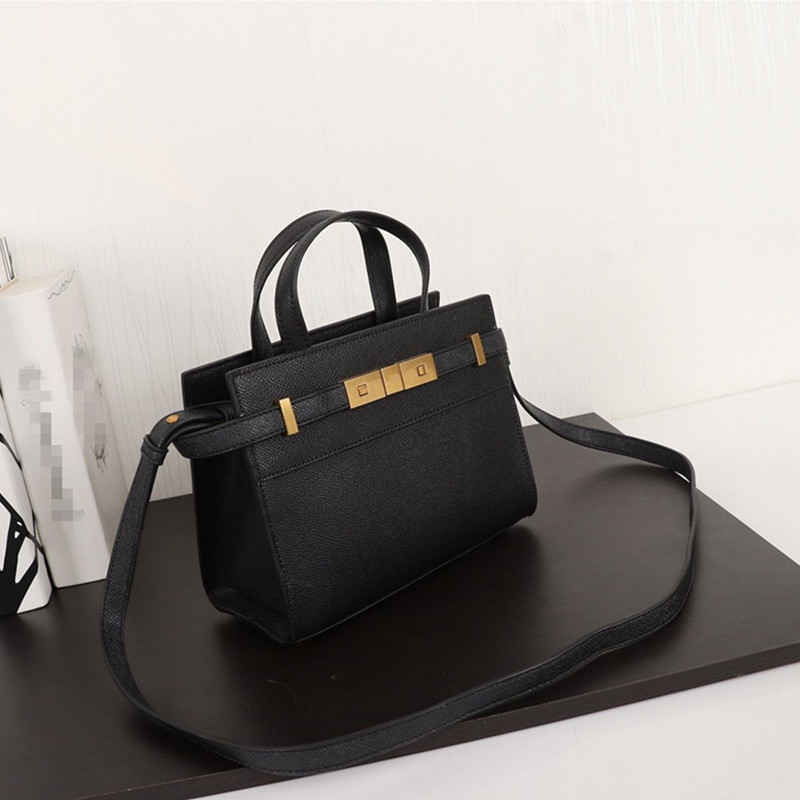 

Designer Handbags MANHATTAN SHOULDER BAG IN BOX Leather Crossbody Handbag WITH SMALL FLAP TOP COMPRESSION TABS Fashion Black ADJUSTABLE DETACHABLE STRAP Tote Bags, Don't pay it