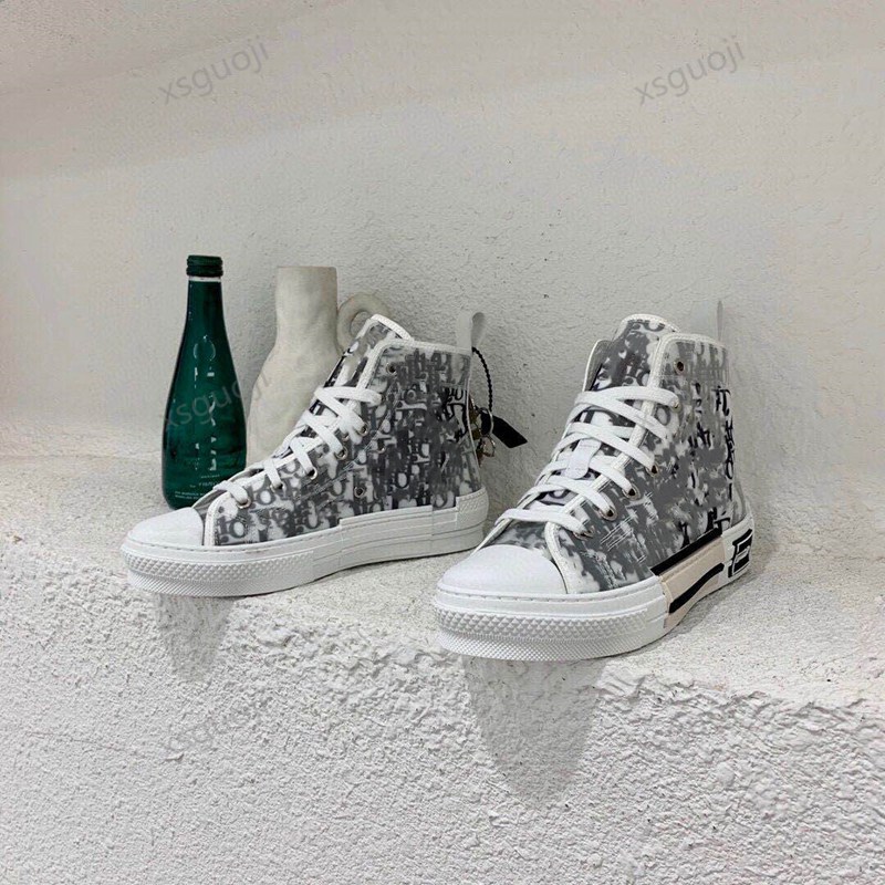 

Name Marca Christian Man Casual Shoes Flat West Fashion Wrinkled Leather Lace-up High Top Male Trainer Shoes 35-46, Black